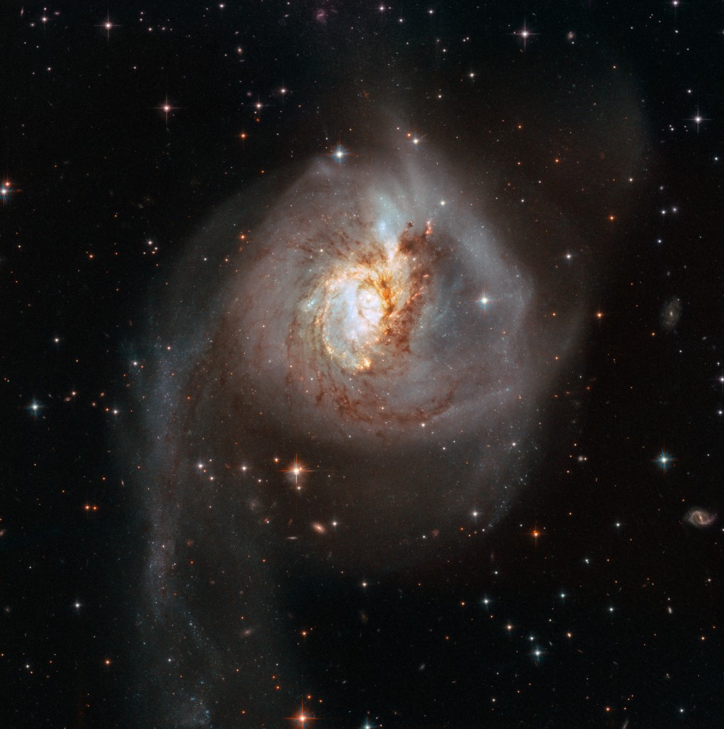 Galaktika NGC 3256. ©ESA/Hubble, NASA